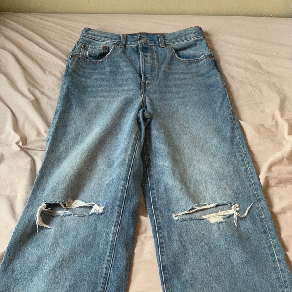 Levi’s Wide Leg Cropped Ripped Jeans - Picture 5 of 8